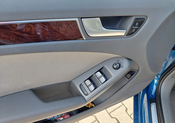 Audi A4 cena 42000 przebieg: 175000, rok produkcji 2011 z Kwidzyn małe 407